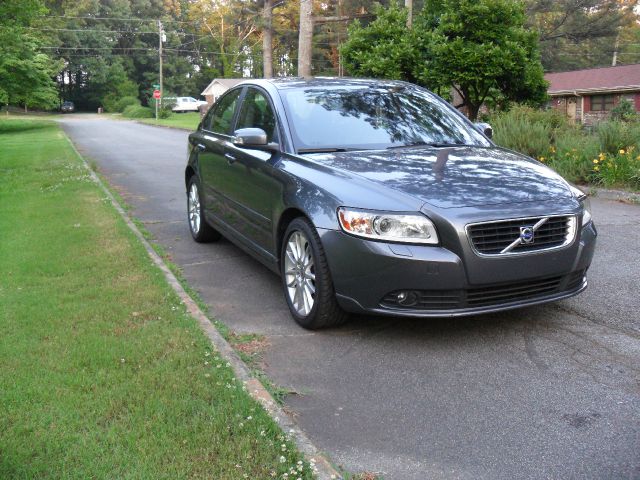 Volvo S40 2010 photo 21