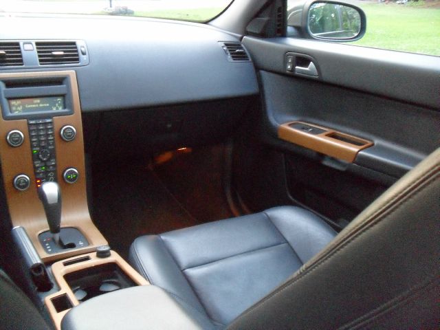 Volvo S40 2010 photo 22