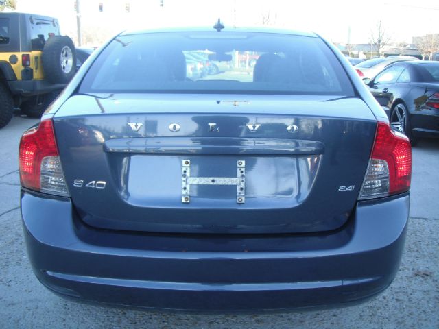 Volvo S40 2010 photo 1
