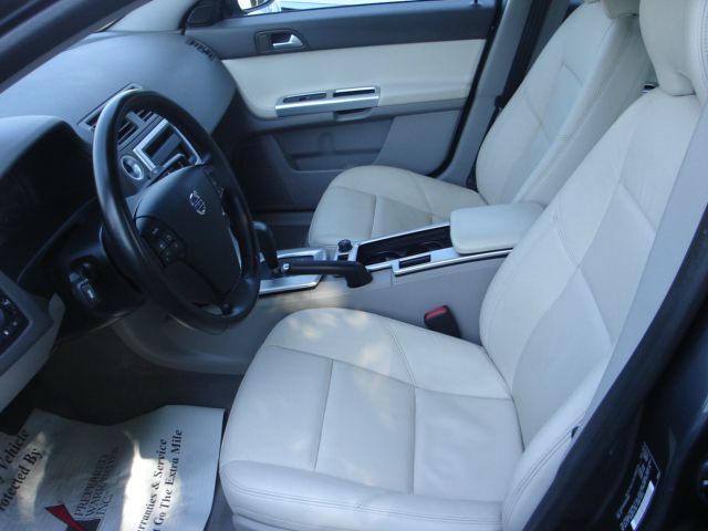 Volvo S40 2011 photo 1