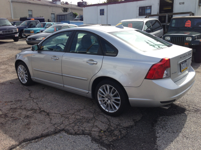 Volvo S40 2011 photo 2