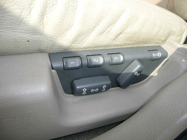 Volvo S60 2001 photo 35