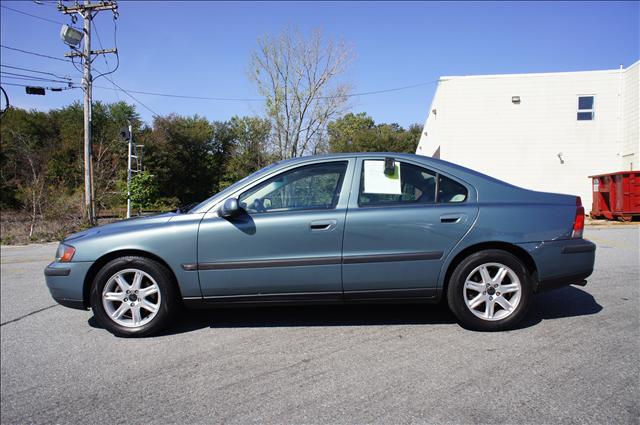 Volvo S60 STI W/silver Wheels Sedan