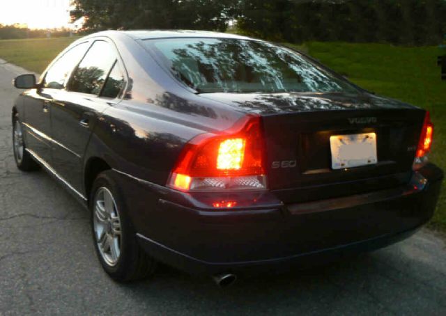 Volvo S60 2008 photo 2