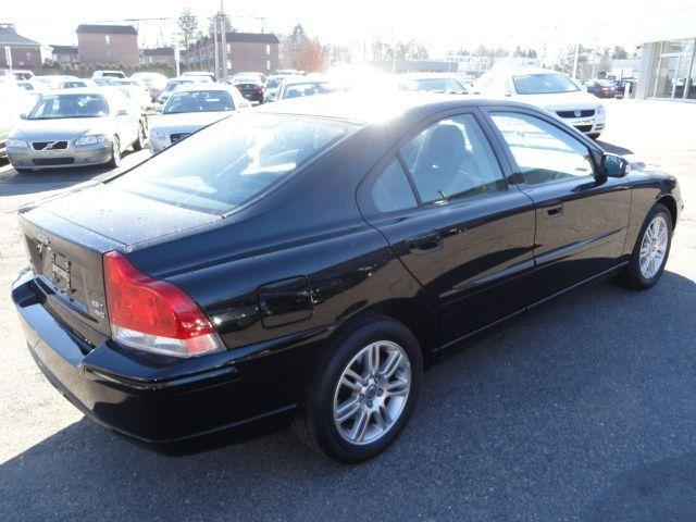 Volvo S60 2008 photo 2
