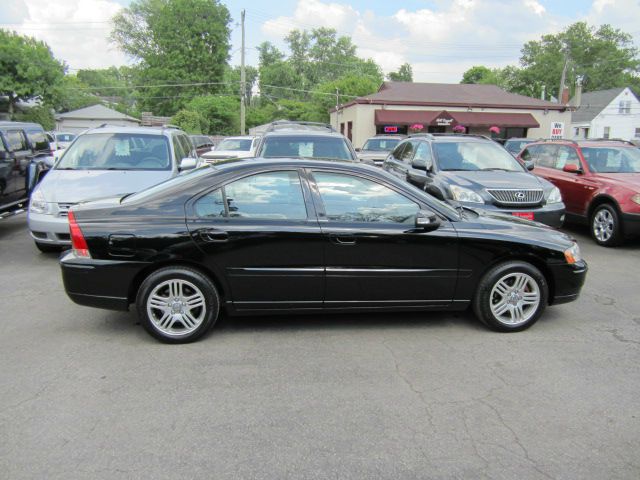 Volvo S60 4WD 4dr Sport Sedan