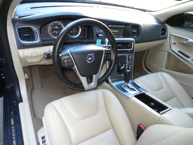 Volvo S60 2011 photo 2