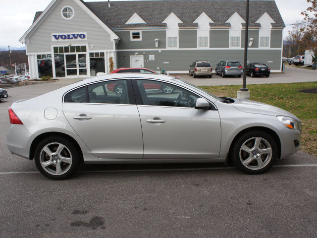 Volvo S60 2012 photo 3