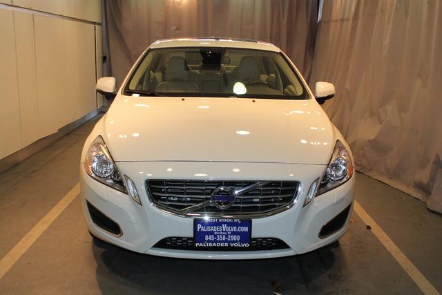 Volvo S60 2012 photo 1