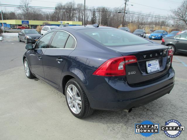 Volvo S60 2012 photo 2