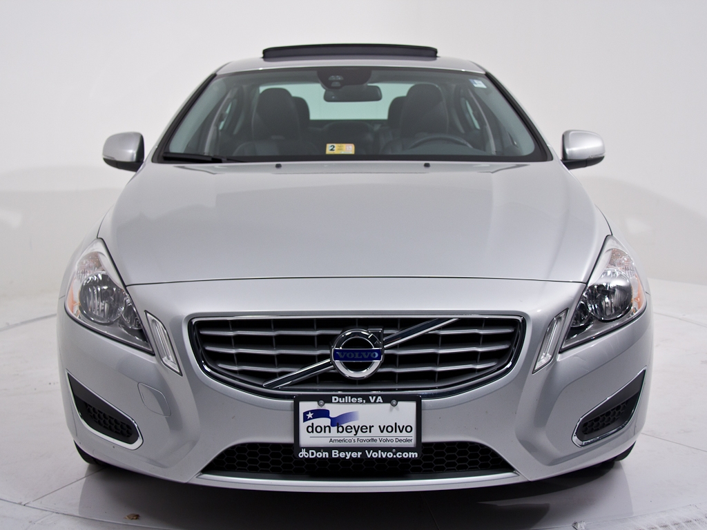 Volvo S60 2012 photo 1