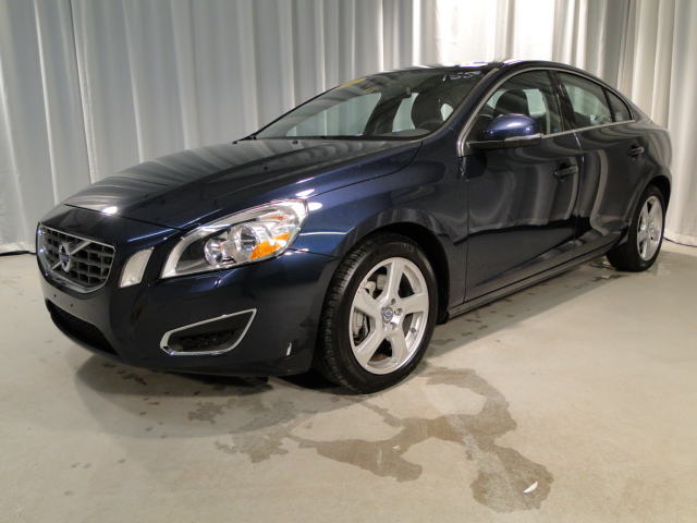 Volvo S60 2012 photo 1