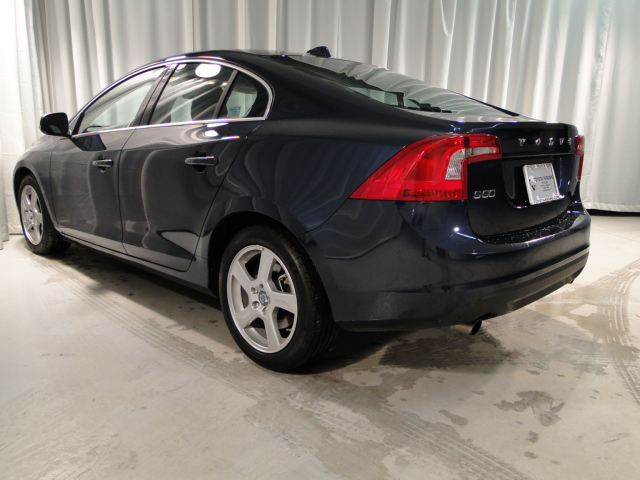 Volvo S60 2012 photo 2
