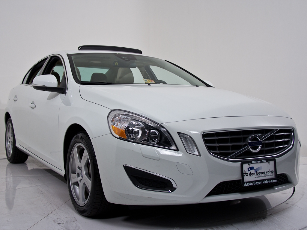 Volvo S60 2012 photo 2