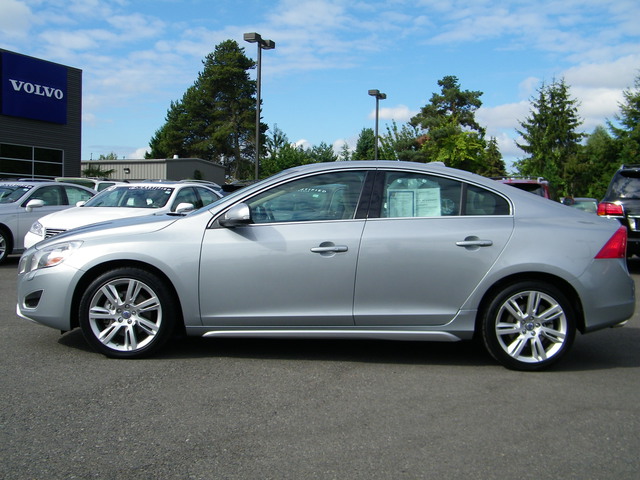 Volvo S60 2012 photo 1