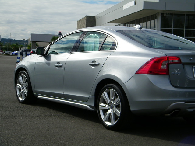 Volvo S60 2012 photo 2