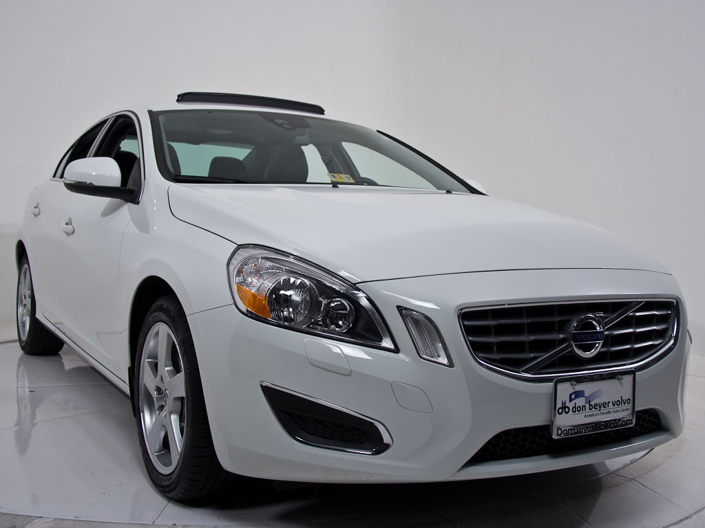 Volvo S60 2012 photo 2