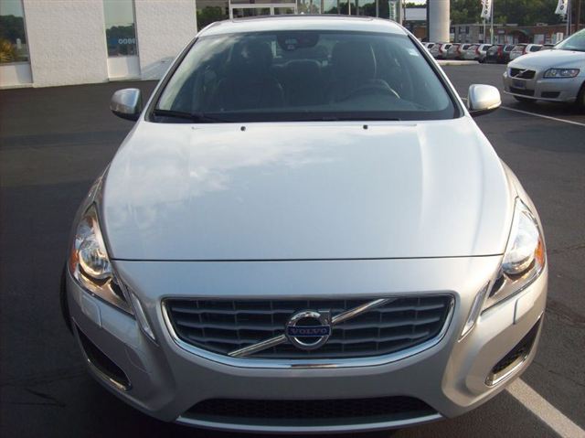 Volvo S60 2012 photo 1