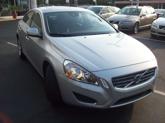 Volvo S60 2012 photo 2