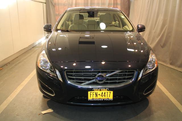 Volvo S60 2012 photo 1