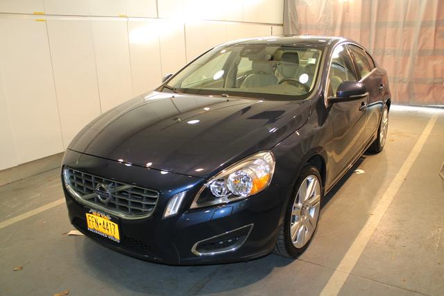 Volvo S60 2012 photo 2