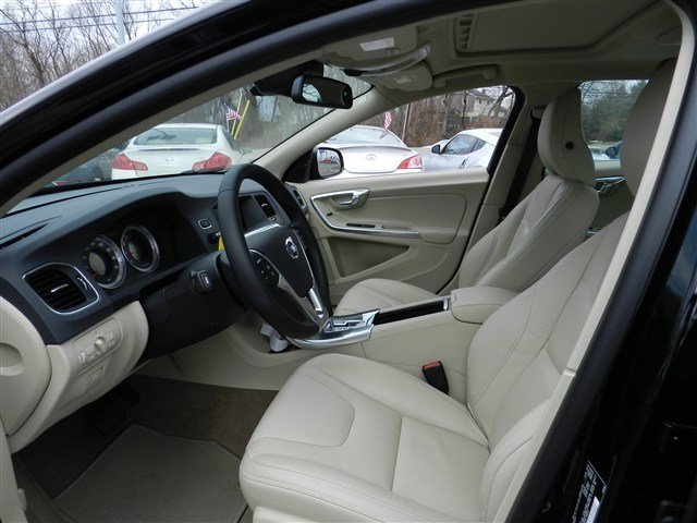 Volvo S60 2012 photo 1