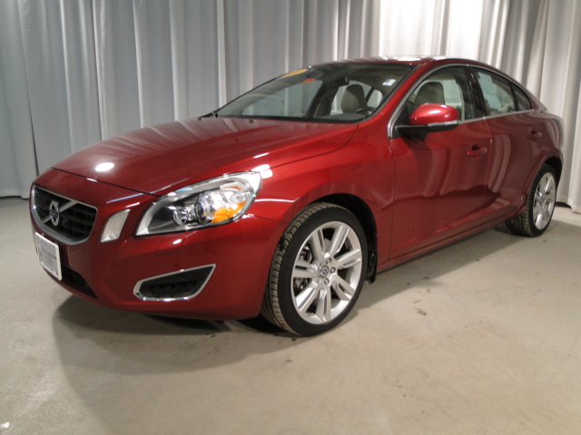 Volvo S60 2012 photo 1