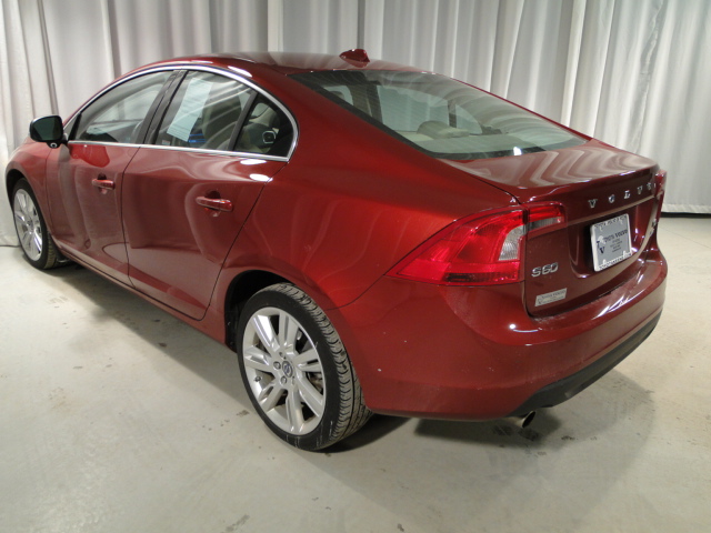 Volvo S60 2012 photo 2