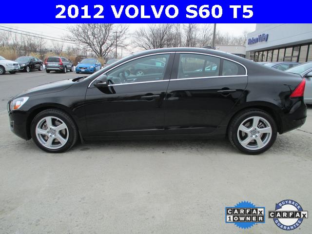 Volvo S60 2012 photo 1