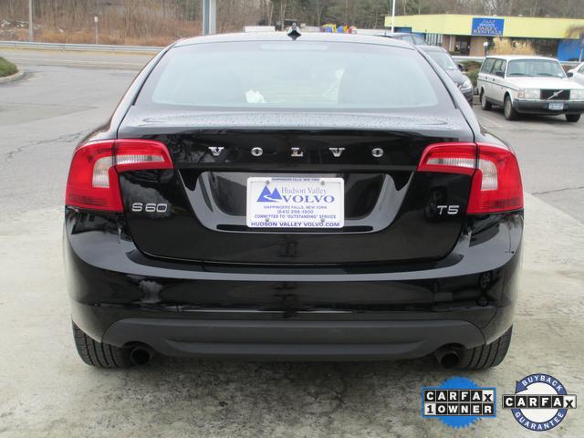 Volvo S60 2012 photo 2