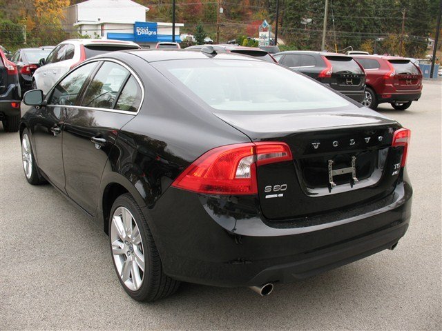 Volvo S60 2012 photo 1