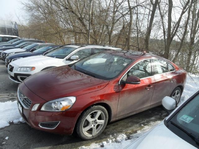 Volvo S60 2012 photo 1