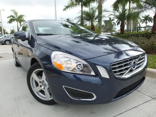 Volvo S60 2012 photo 1