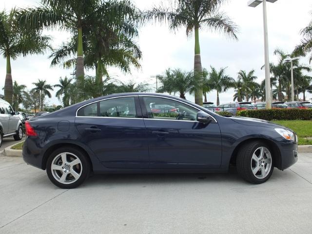 Volvo S60 2012 photo 2