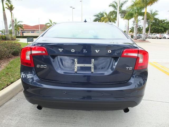 Volvo S60 2012 photo 4