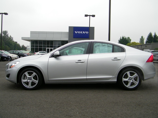 Volvo S60 2012 photo 1