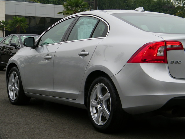 Volvo S60 2012 photo 2