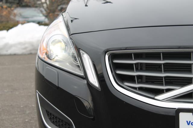 Volvo S60 2012 photo 2