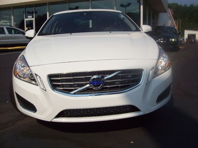 Volvo S60 2012 photo 1