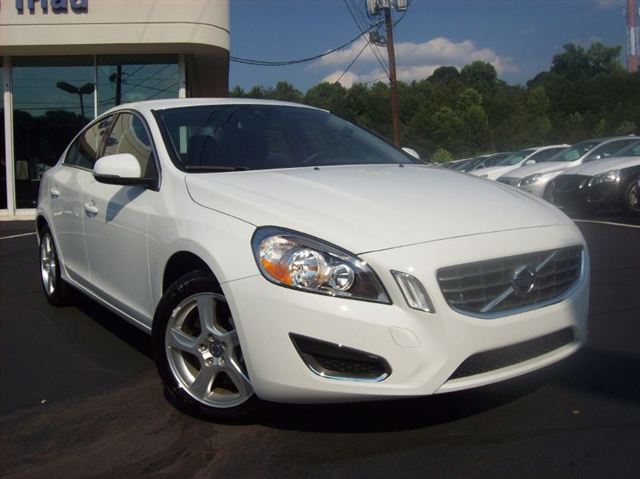 Volvo S60 2012 photo 3