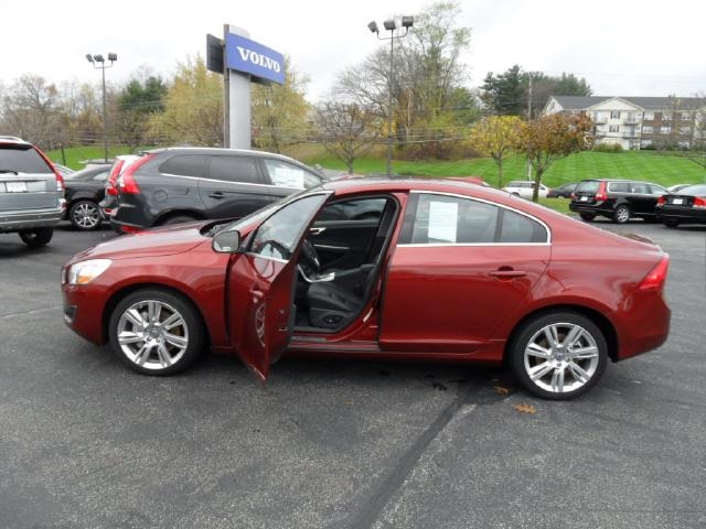 Volvo S60 2012 photo 1