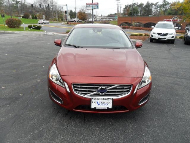 Volvo S60 2012 photo 2