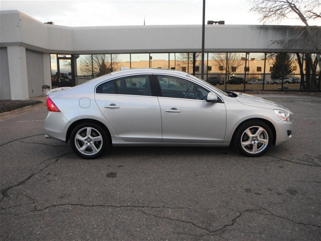 Volvo S60 2012 photo 1
