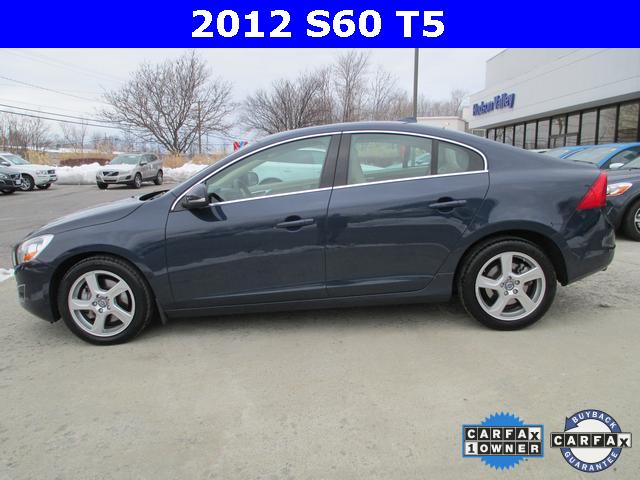 Volvo S60 2012 photo 1