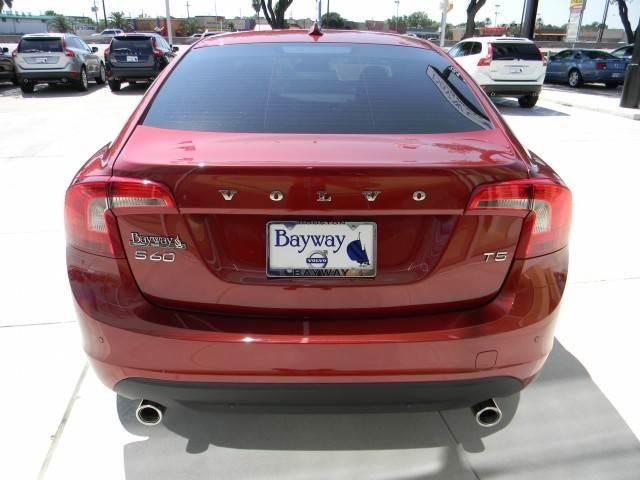 Volvo S60 2013 photo 2