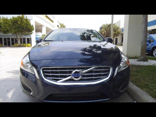 Volvo S60 2013 photo 1