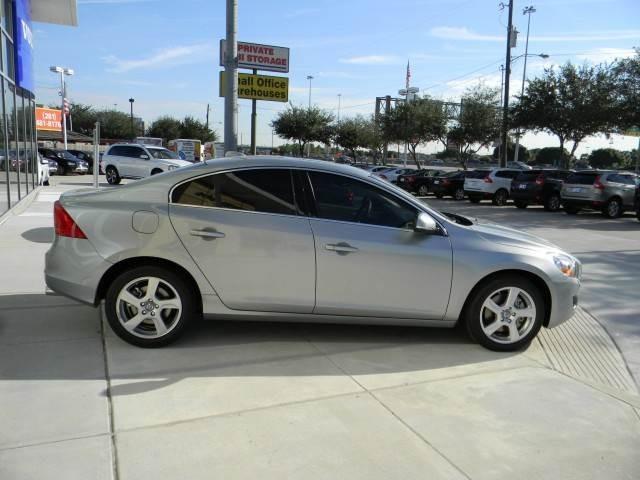 Volvo S60 2013 photo 1