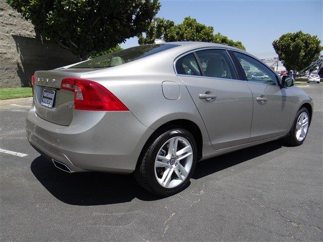 Volvo S60 2014 photo 2