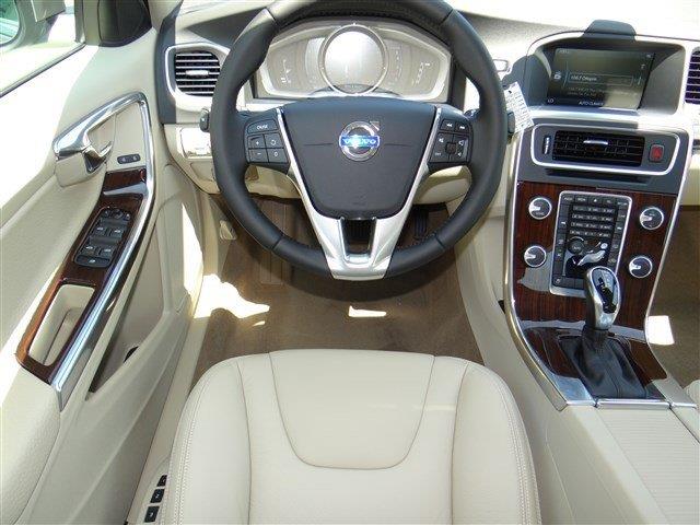 Volvo S60 2014 photo 3