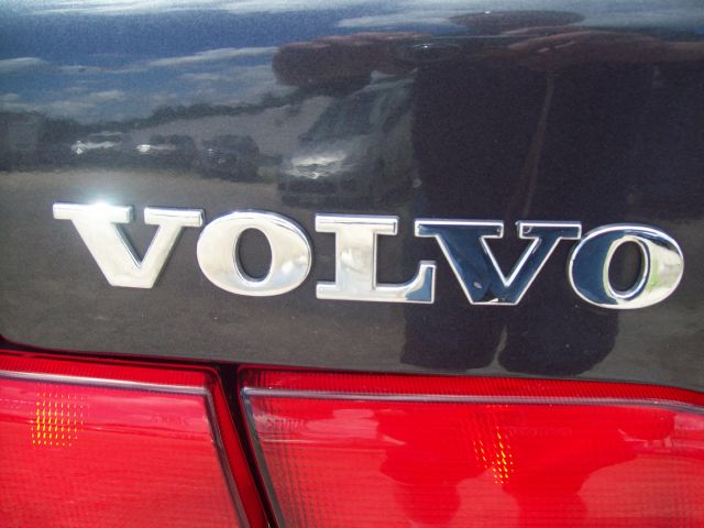 Volvo S70 Base Sedan